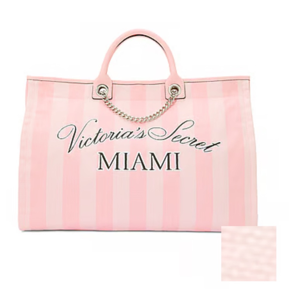 VICTORIA SECRET EXCLUSIVE MAIMI FASHION SHOW CHAIN TOTE 2025 - Picture 2 of 5